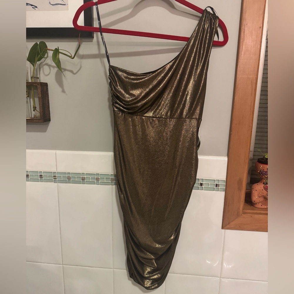 Elegant Metallic One-Shoulder Dress
